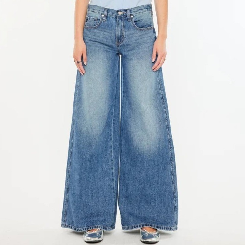 KanCan Jocy Mid Rise Super Wide Leg Jeans Medium Wash KC8731M Size 3/25 NEW